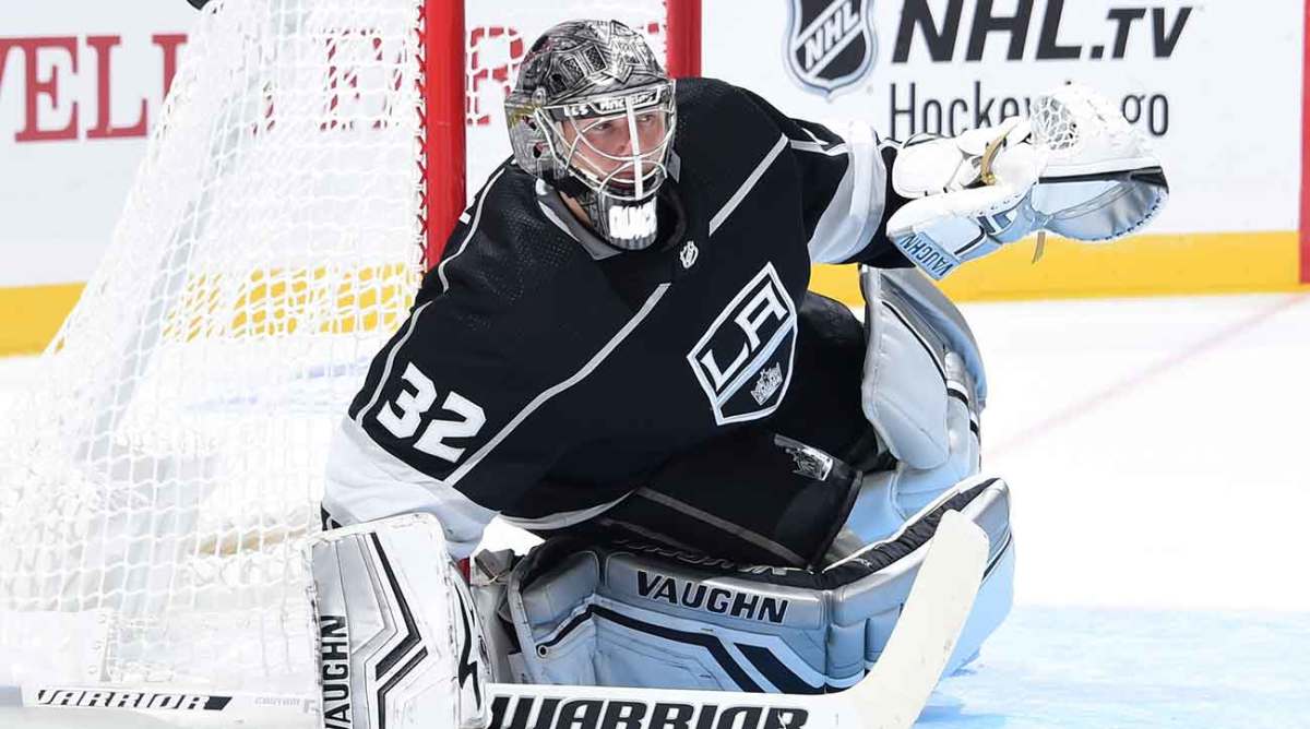 Kings goalie Jonathan Quick OK after taking high shot at practice - Sports  Illustrated