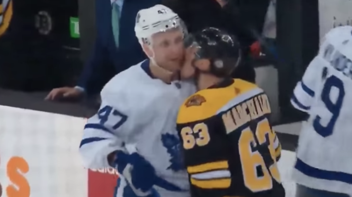 Brad Marchand lampoons a fan's facial hair after he tried to chirp