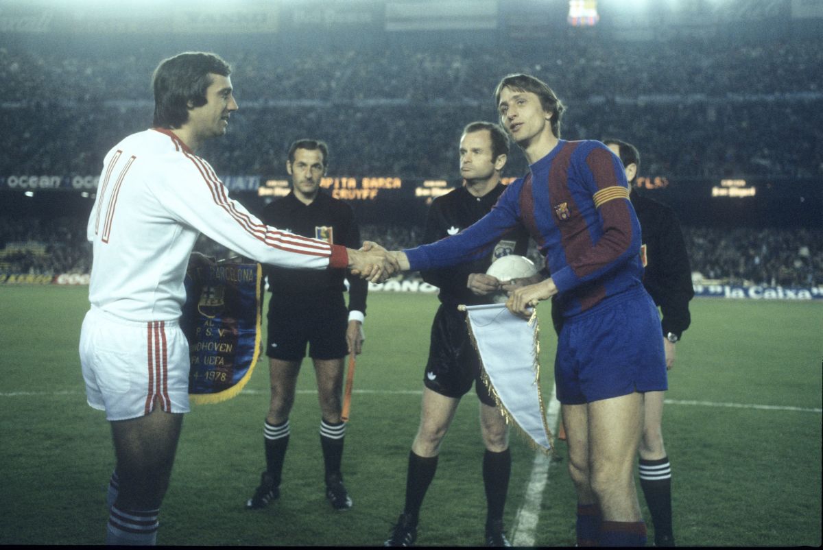 uefa-cup-barcelona-v-psv-eindhoven-5b9f79d91ed1ce746600000a.jpg