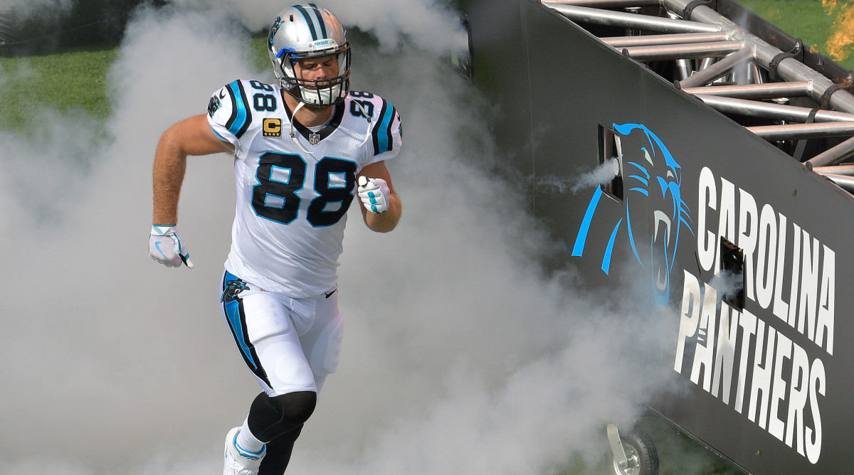 Carolina Panthers' Greg Olsen breaks foot, hopes to return this season