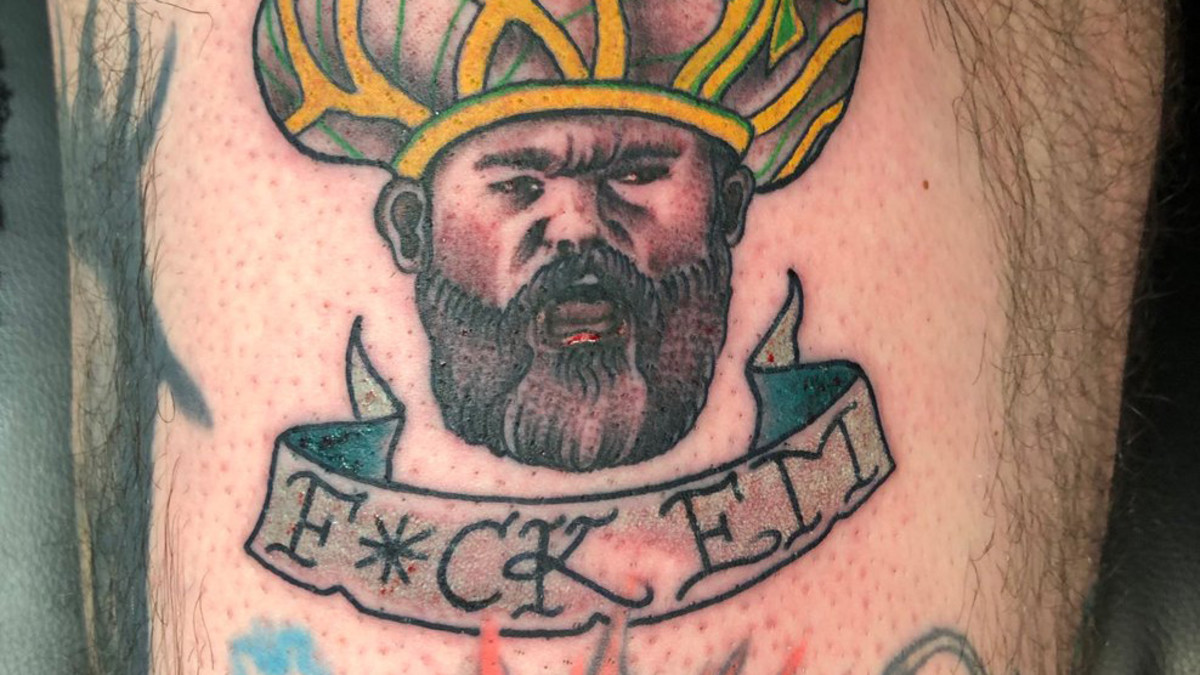 Eagles Fan Gets Super Bowl Tattoo with '2016' On Neck/Head - Daily