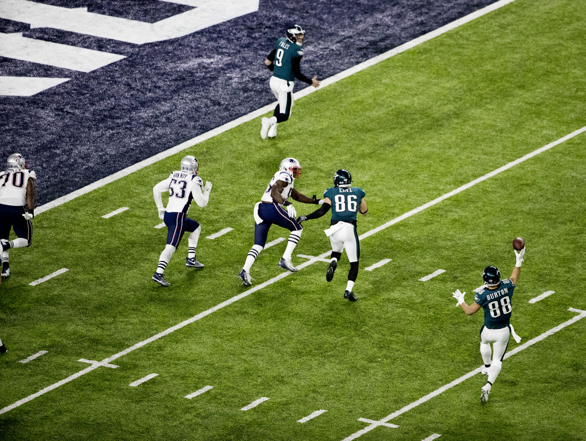 Eagles tight end Trey Burton throws a touchdown pass to QB Nick Foles during Super Bowl LII.