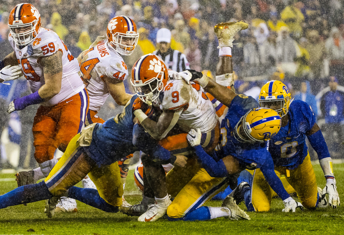 Clemson's Travis Etienne (9) vs. the Pittsburgh Panthers during the 2018 ACC Championship