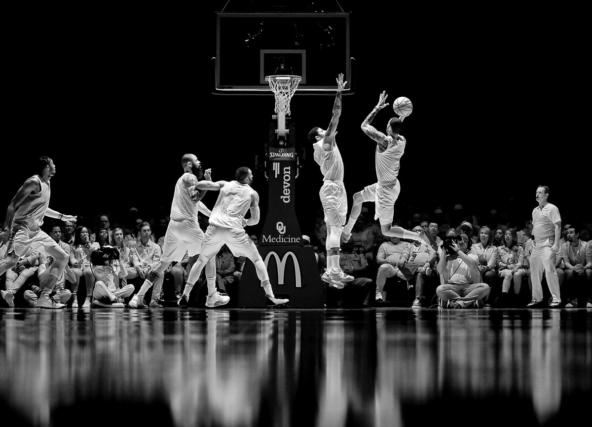 Phoenix Suns Trevor Ariza against the Oklahoma City Thunder at Chesapeake Energy Arena