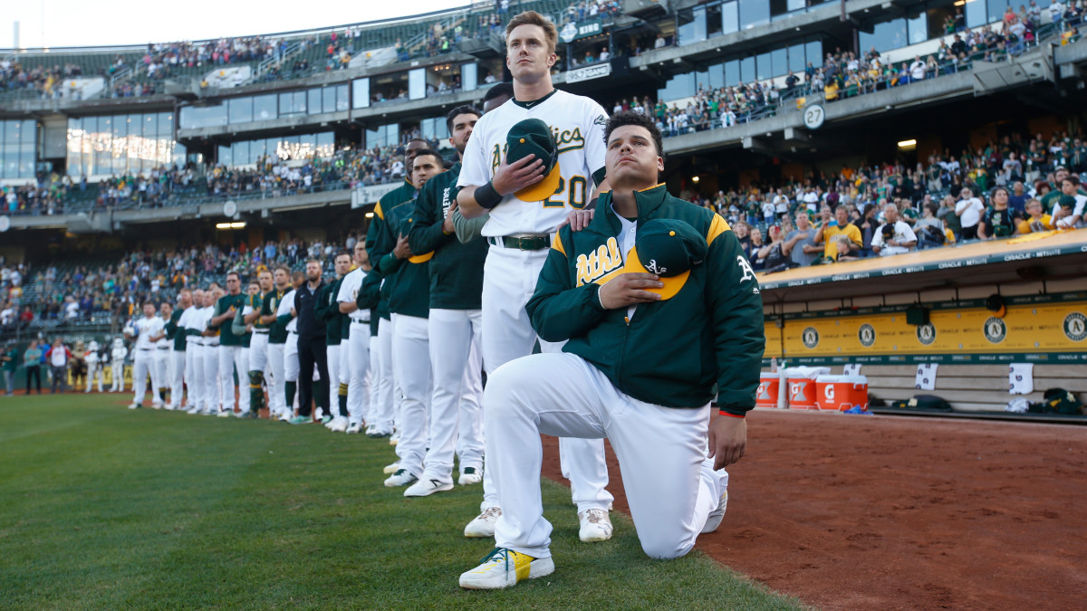 Bruce Maxwell unsigned because national anthem kneeling, MLB exec says ...