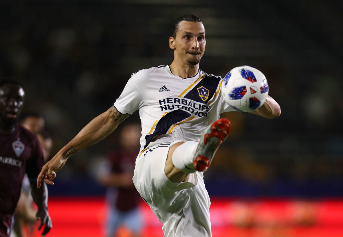 colorado-rapids-v-los-angeles-galaxy-5bcdaa9ea8043a932b00000a.jpg