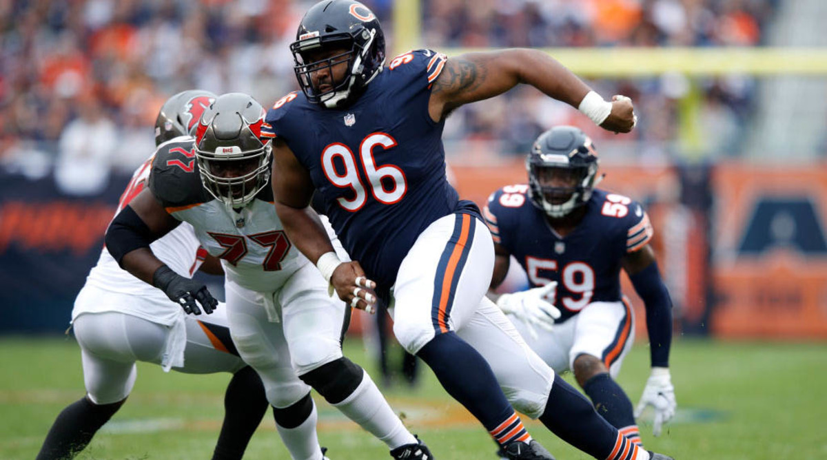 Bears DT Akiem Hicks ejected vs. Bucs after pushing referee - Sports  Illustrated