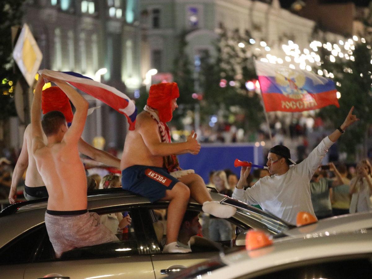 russia-fans-streets-moscow.jpg