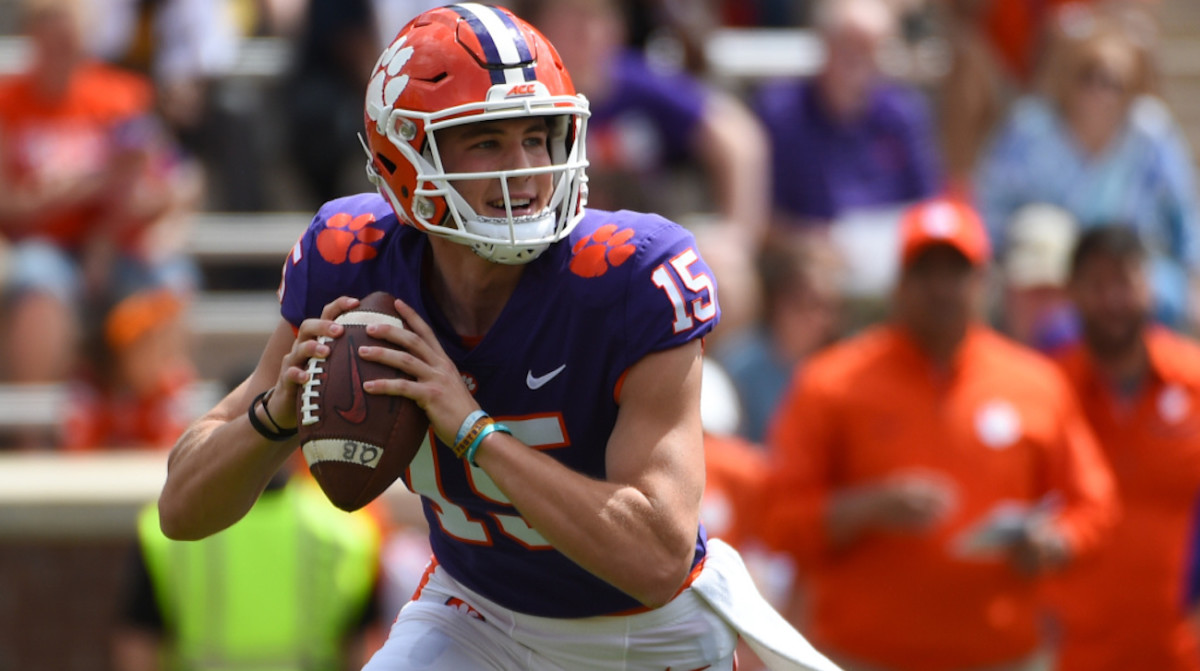 Hunter Johnson Transfers Clemson Down To Two Five Star Qbs