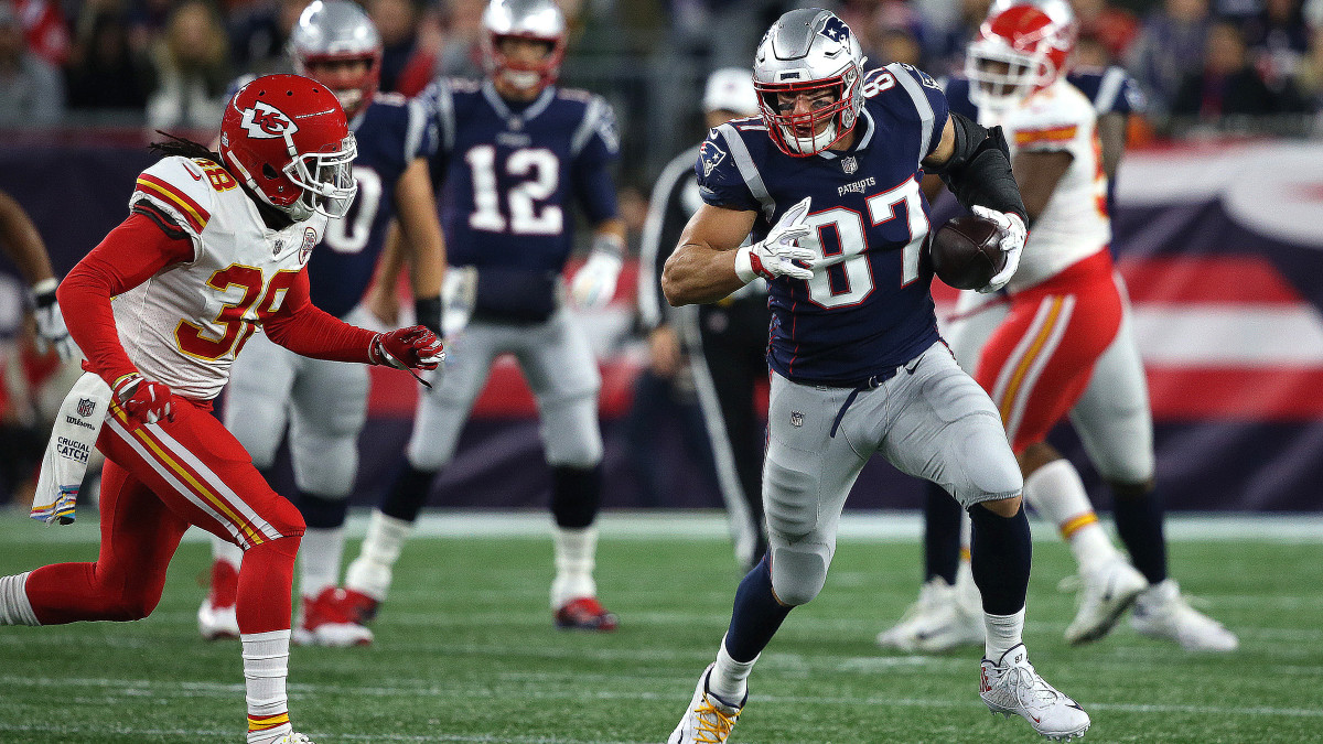 Buccaneers' Rob Gronkowski won't play against Patriots, per reports