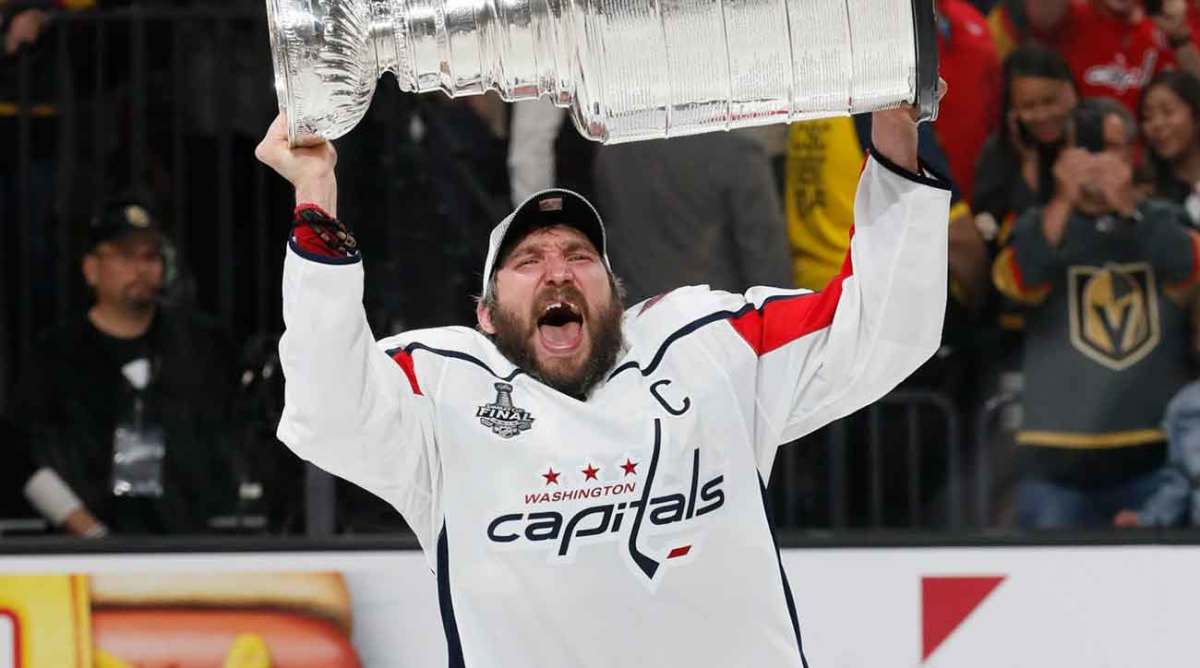 https://www.si.com/.image/t_share/MTY4MDMxOTQxMTAwNTEyNjQw/alex-ovechkin-wife-baby-stanley-cup-1300jpg.jpg