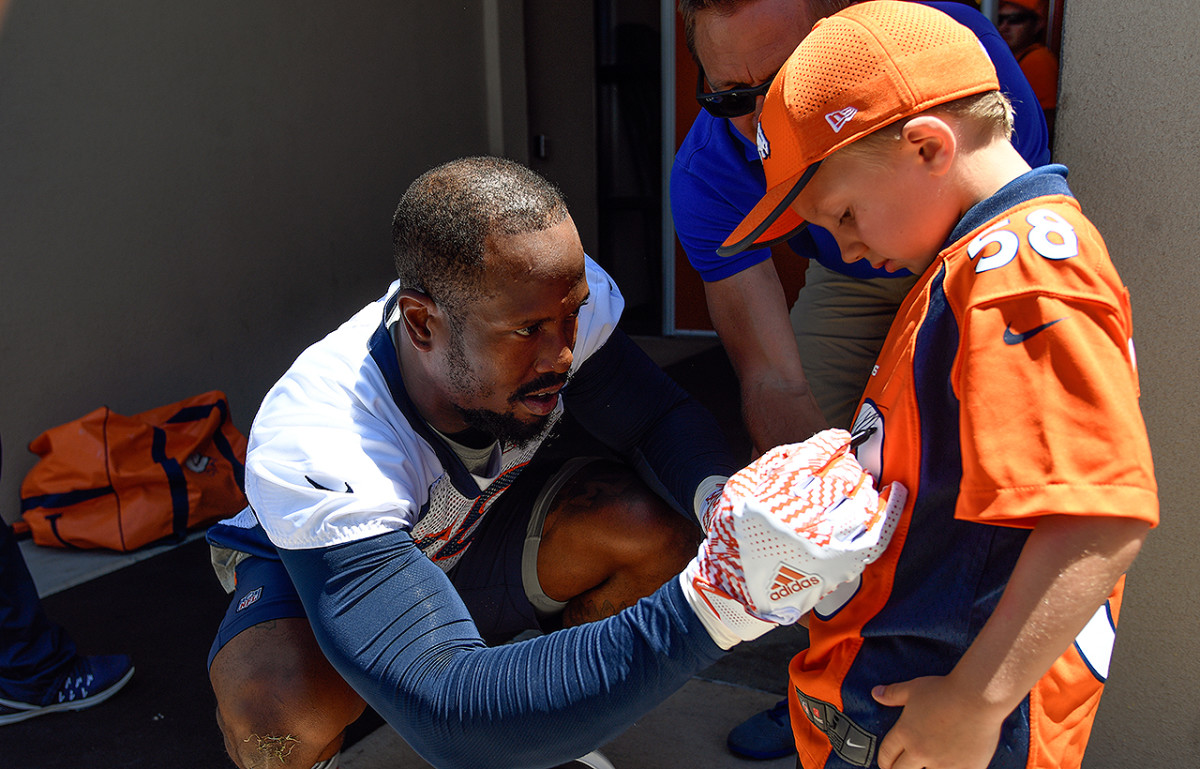 broncos-minicamp-von-miller.jpg