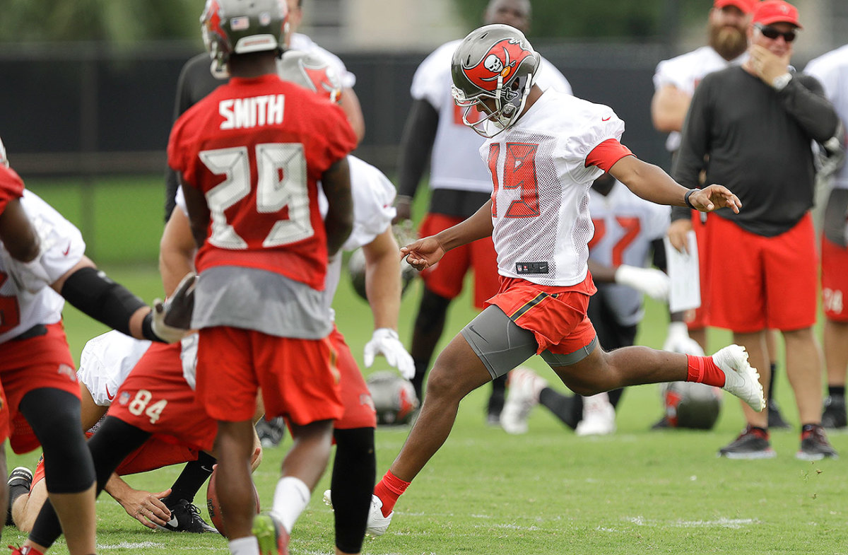 tampa-bay-buccaneers-minicamp-roberto-aguayo.jpg