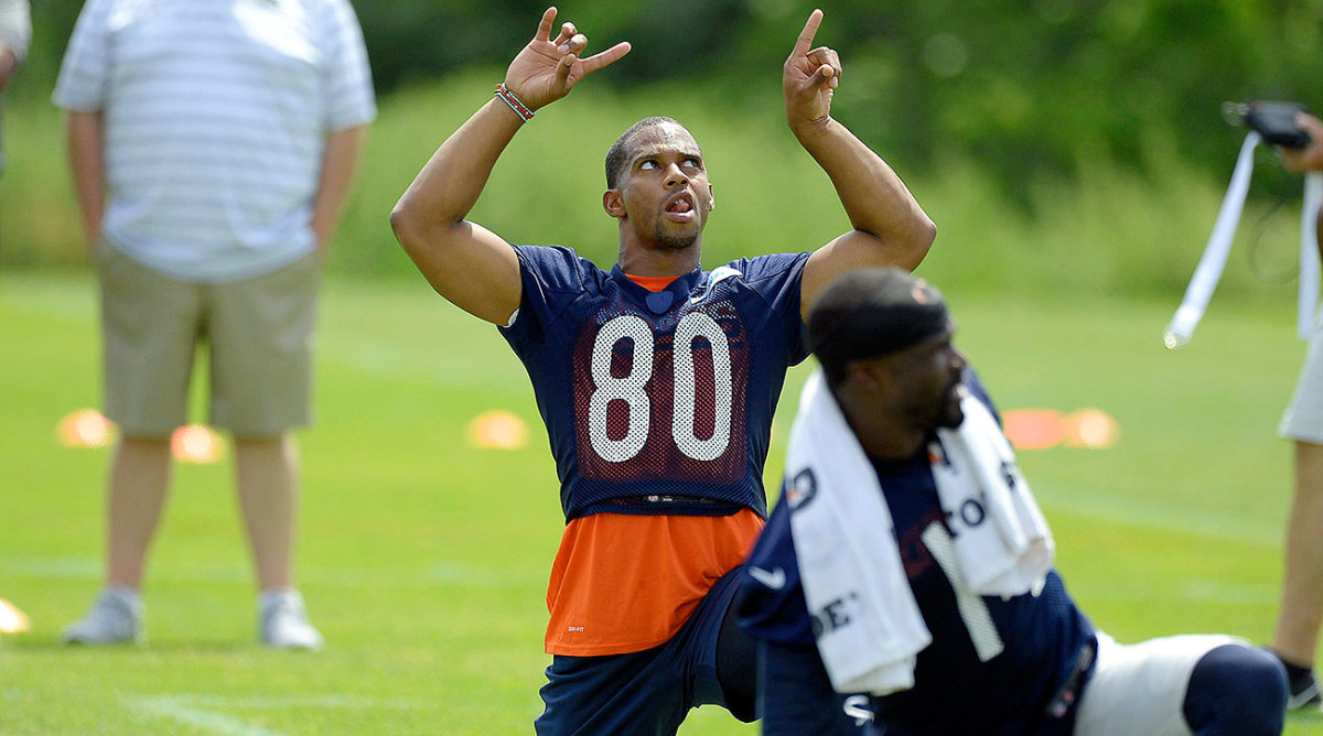 chicago-bears-minicamp-victor-cruz.jpg