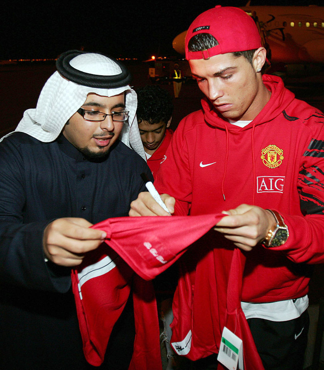 2008-Cristiano-Ronaldo-Saudi-fan.jpg