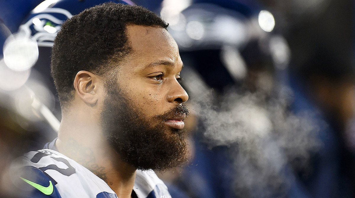 Michael Bennett, all the Seahawks stand for anthem before Arizona game