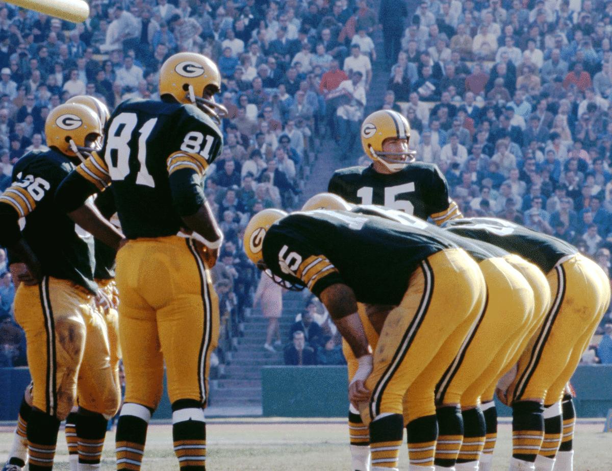 Marv Fleming (81) huddles up with Bart Starr (15) and offensive teammates during a game in Los Angeles in 1967. Fleming says he's seen many of his Green Bay teammates decline. 