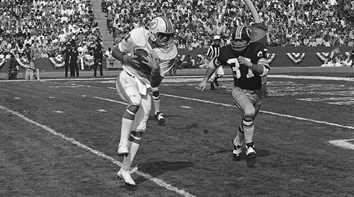 Does football cause brain damage? 1972 Dolphins, current players live with  fear