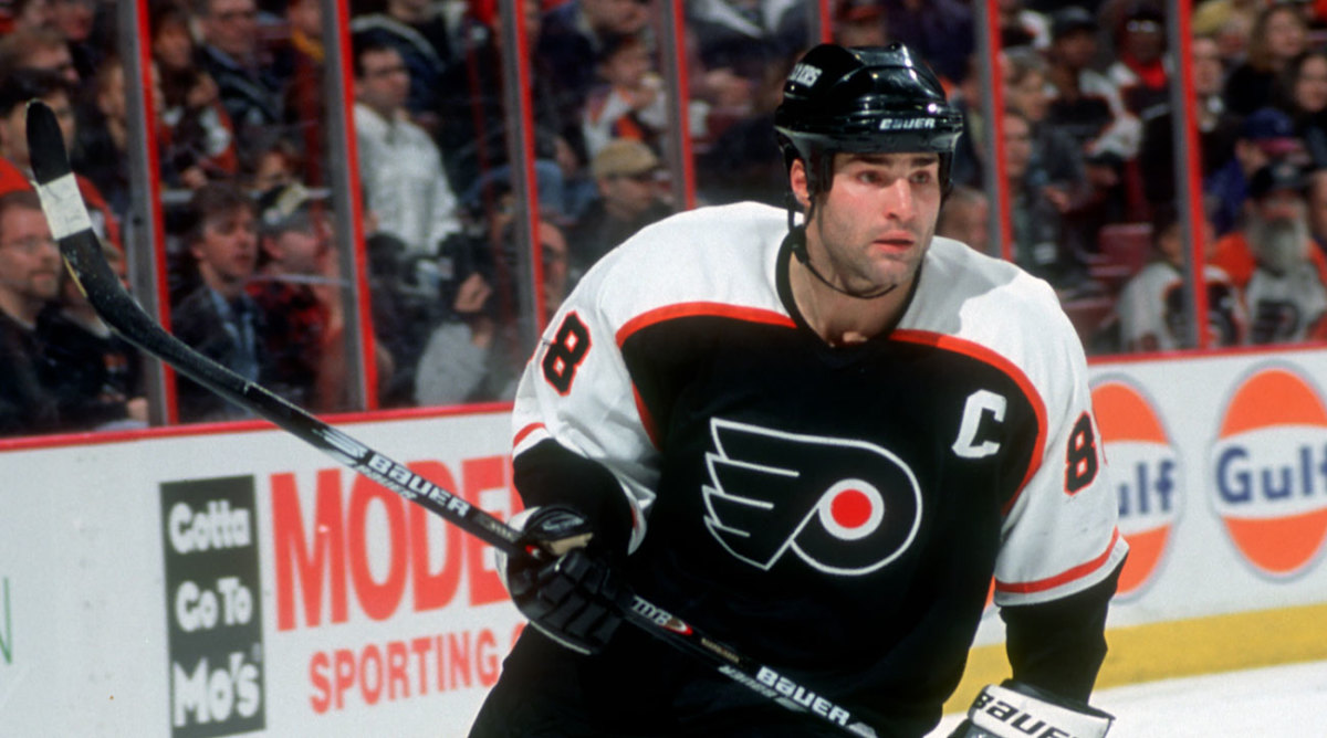 Eric Lindros and 'the fear of cutting through the middle
