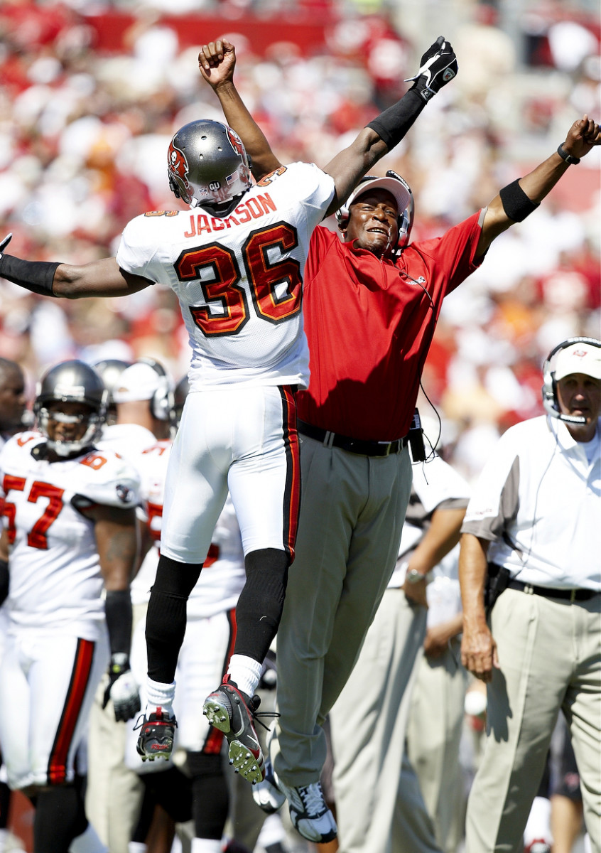 Tampa Bay Buccaneers beat Okland Raiders in Super Bowl - Sports Illustrated  Vault