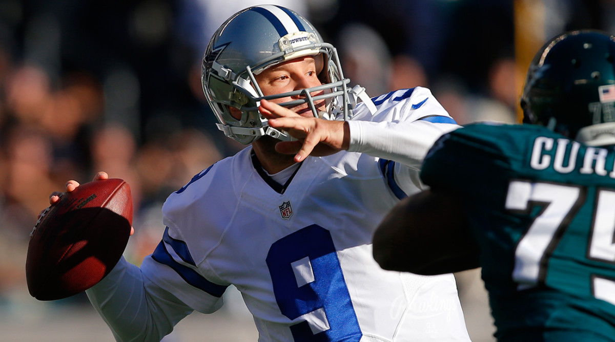 2006 Tony Romo Game Worn Throwback Helmet. A healthy scrape on the, Lot  #19983