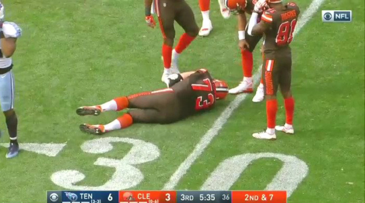 Browns LT Joe Thomas' streak of snaps ends at 10,363 after triceps injury