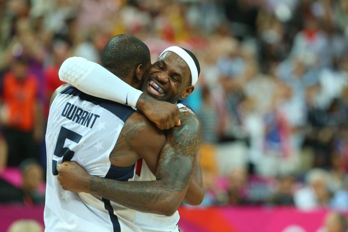 lebron-hug16.jpg