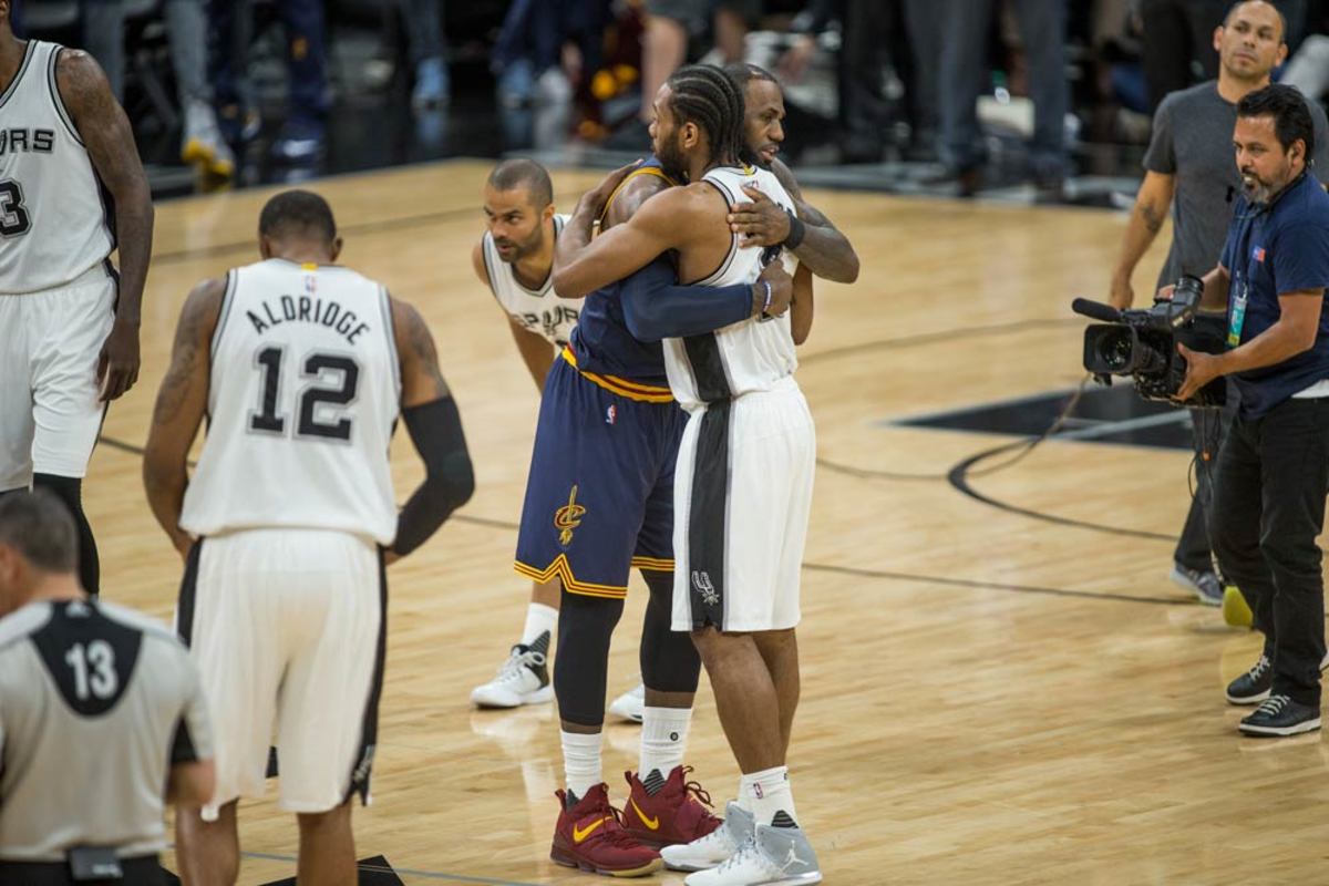 lebron-hug8.jpg