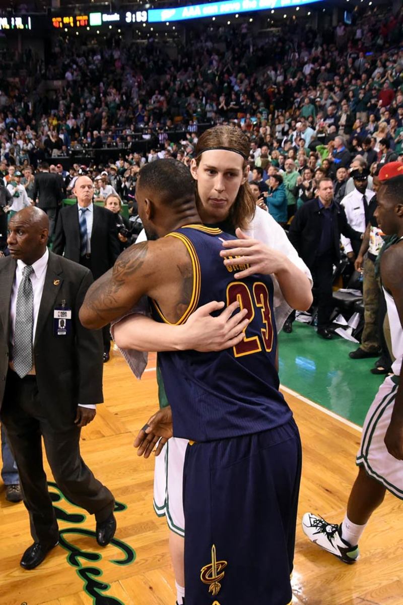 lebron-hug6.jpg