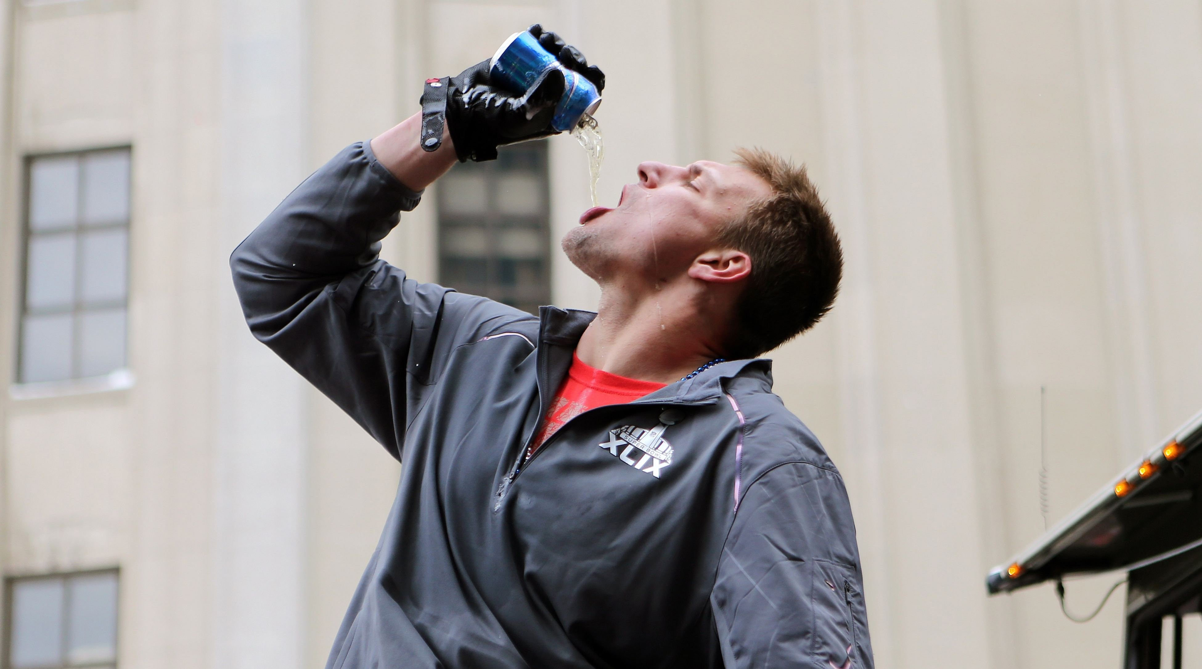 Super Bowl LI: Drink prices are crazy at NRG Stadium - Sports Illustrated