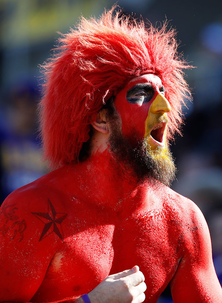 Louisville-Cardinals-fan-630729968.jpg