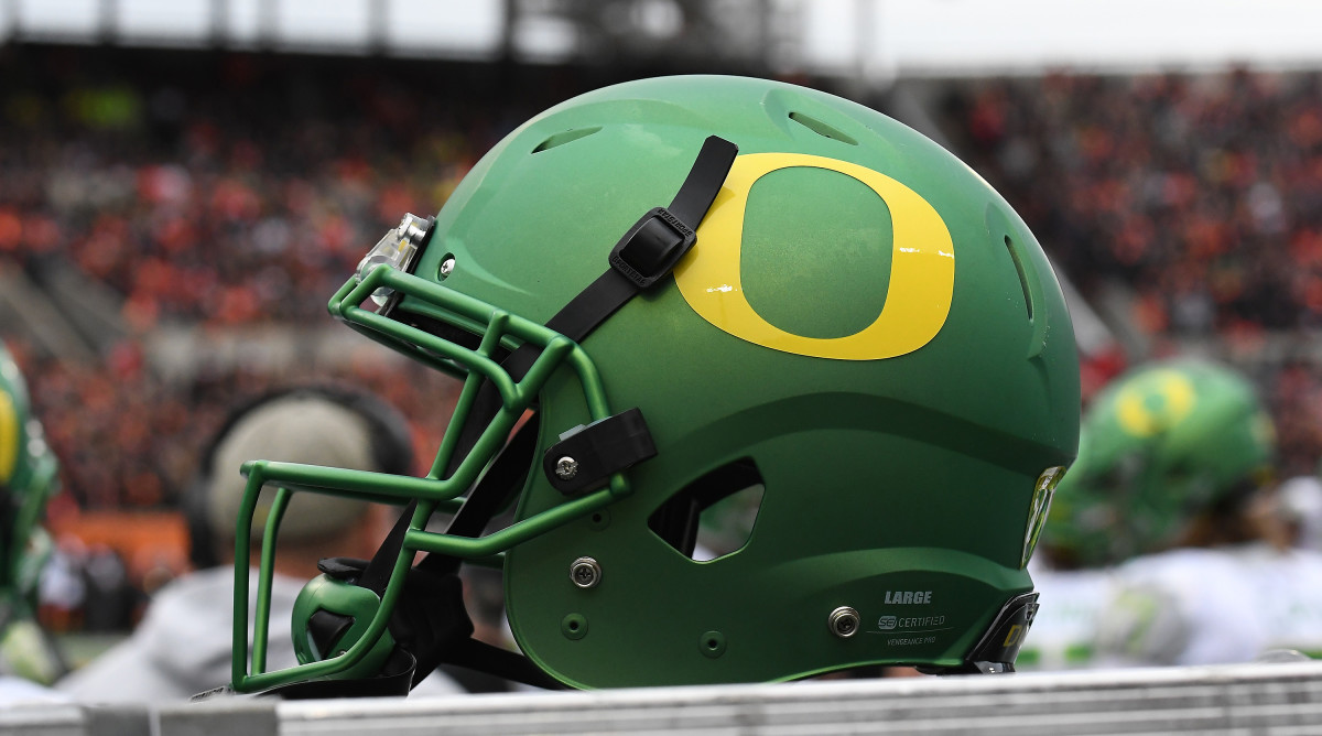 Oregon players hospitalized, strength coach suspended - Sports Illustrated