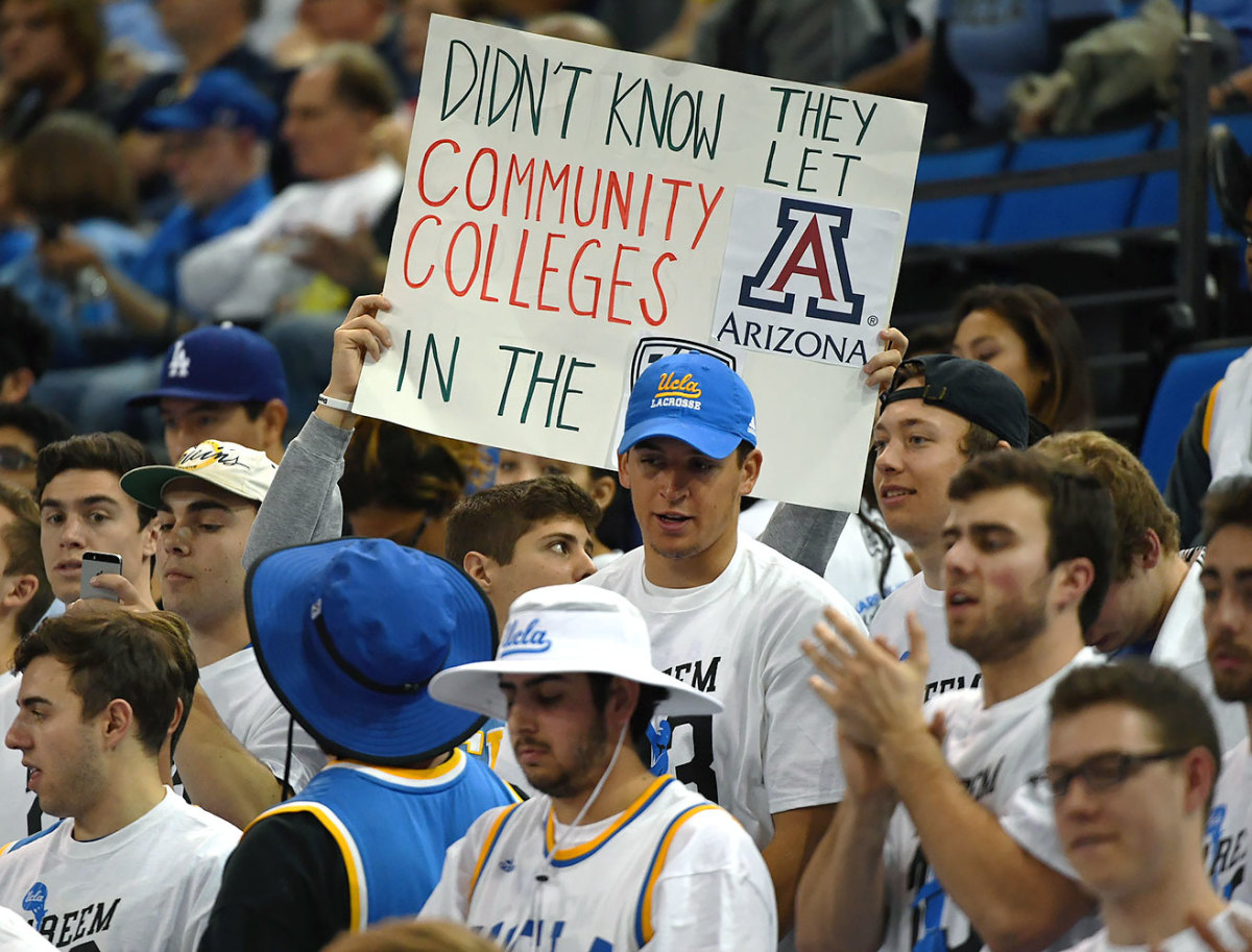 UCLA-Bruins-fans-SIK40_TK1_00909.jpg