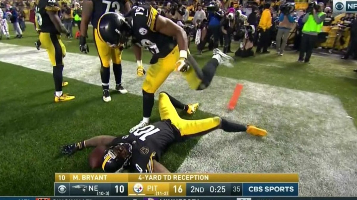 juju smith schuster standing over vontaze burfict