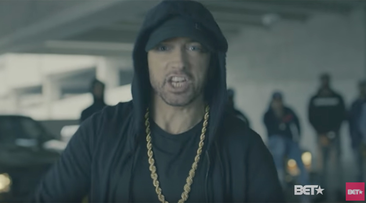 Eminem в поле клип.