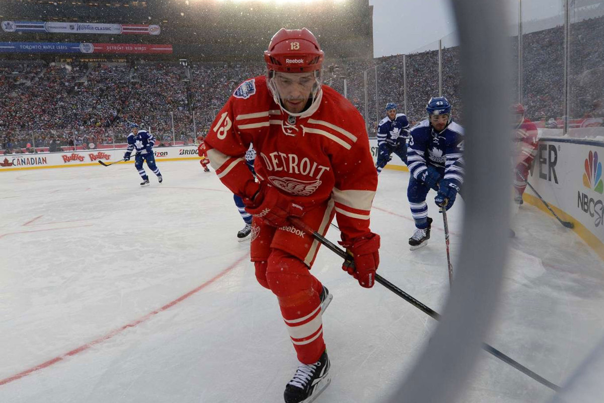 A Detailed Look at the 2014 Winter Classic Jerseys – SportsLogos