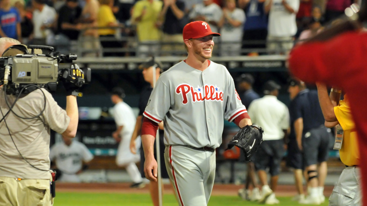 Plane Crash Kills Roy Halladay, Who Pitched a Perfect Game - WSJ