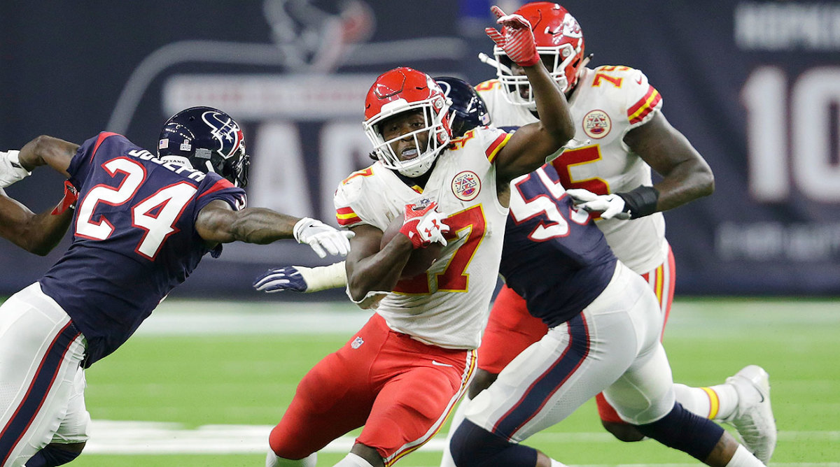 Chiefs stay undefeated with 42-34 win against Texans