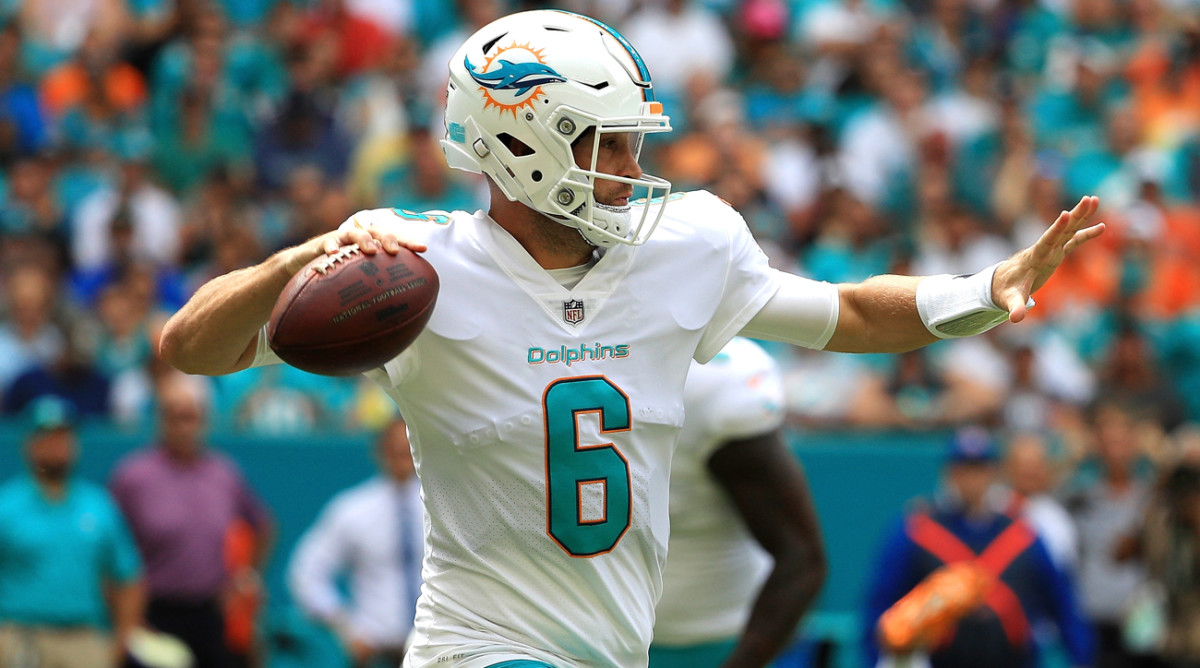 Miami Dolphins QB Jay Cutler leaves vs. New York Jets with chest injury 