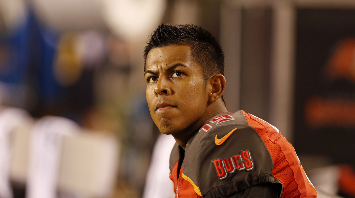 Bears claim former Buccaneers draft bust Roberto Aguayo off waivers