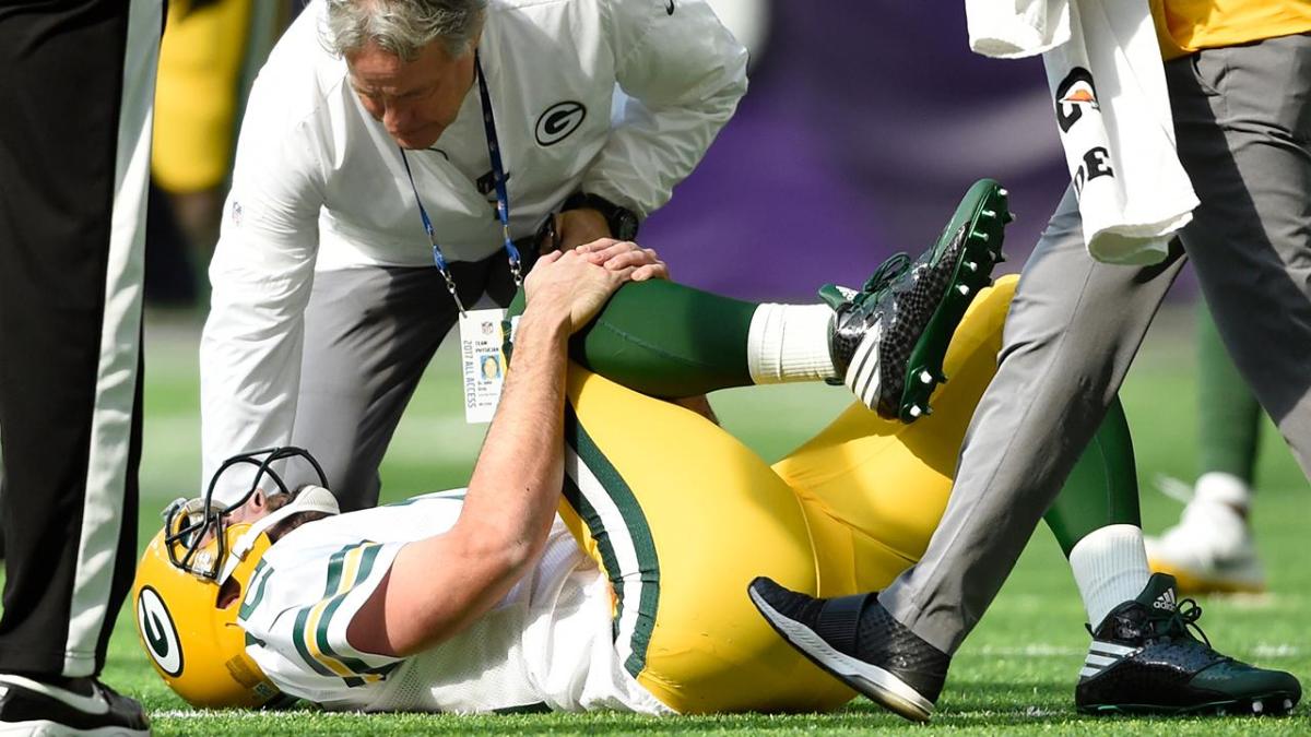 Packers' Aaron Rodgers injures right shoulder, exits game Sports