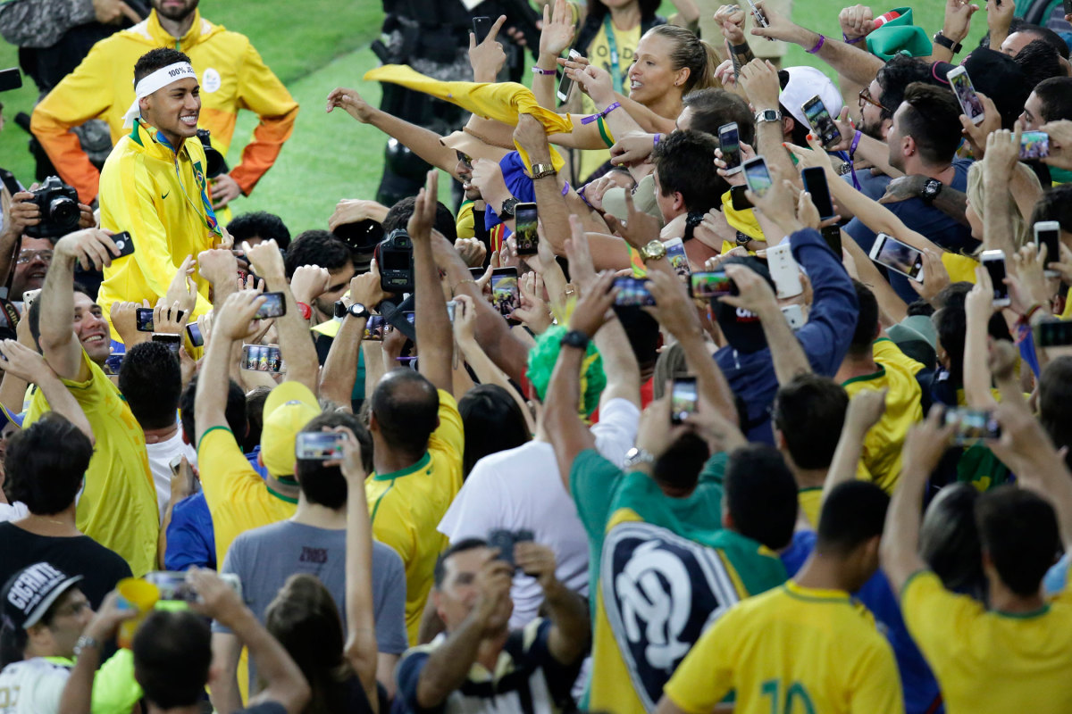 neymar-fans-brazil-olympics.jpg