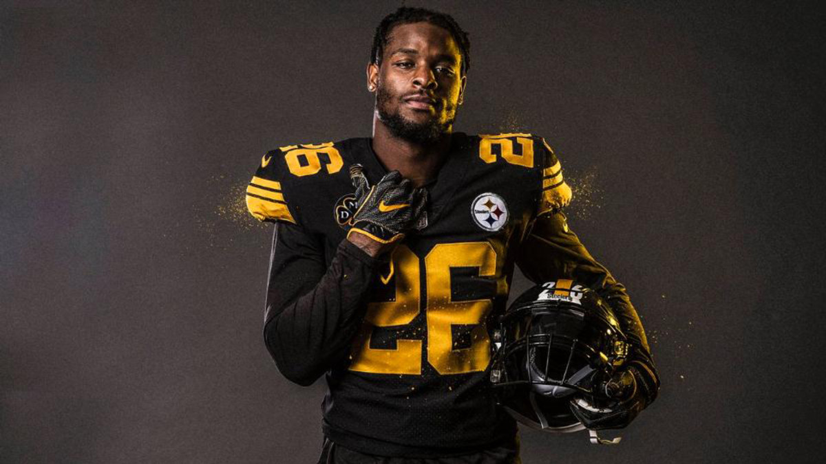 Steelers wearing Nike Color Rush uniforms on Thanksgiving Day