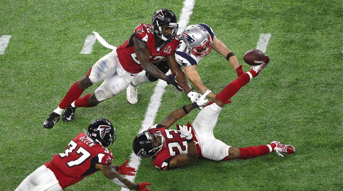 Julian Edelman Signed Patriots Super Bowl 51 Catch 11x14 Photo JSA COA  RR18794