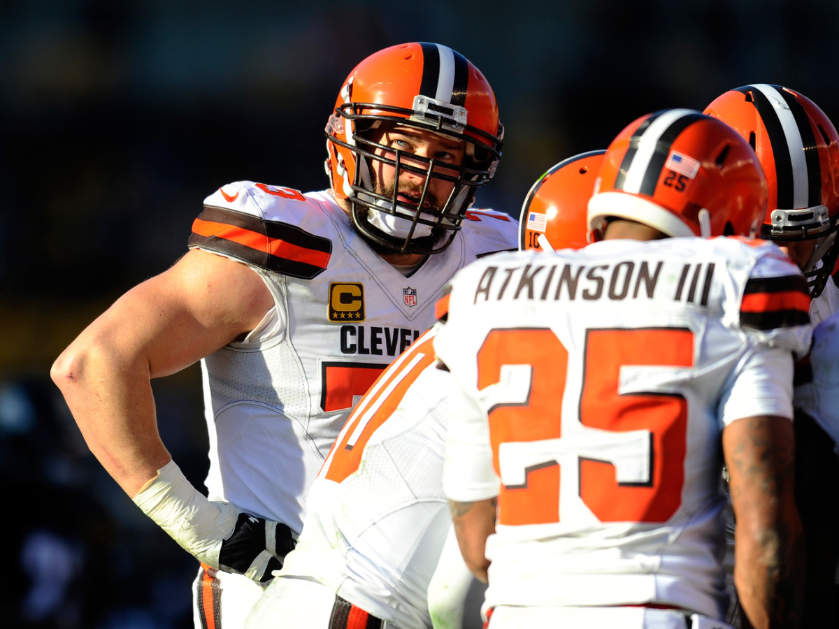 Joe Thomas, Andrew Hawkins make playoff predictions