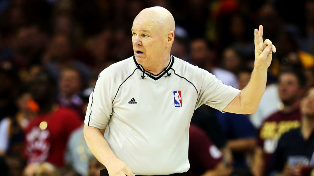 NBA referee Joey Crawford will retire after season - Sports Illustrated