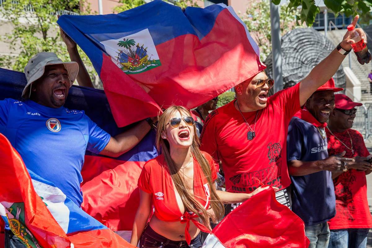 Haiti-and-Peru-fans-GettyImages-538117918_master.jpg