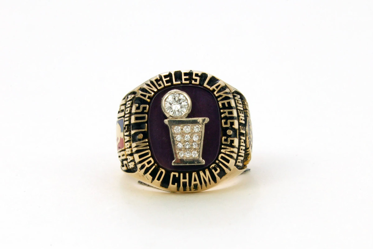 Los Angeles Lakers NBA Championship Ring (1982) - Premium Series