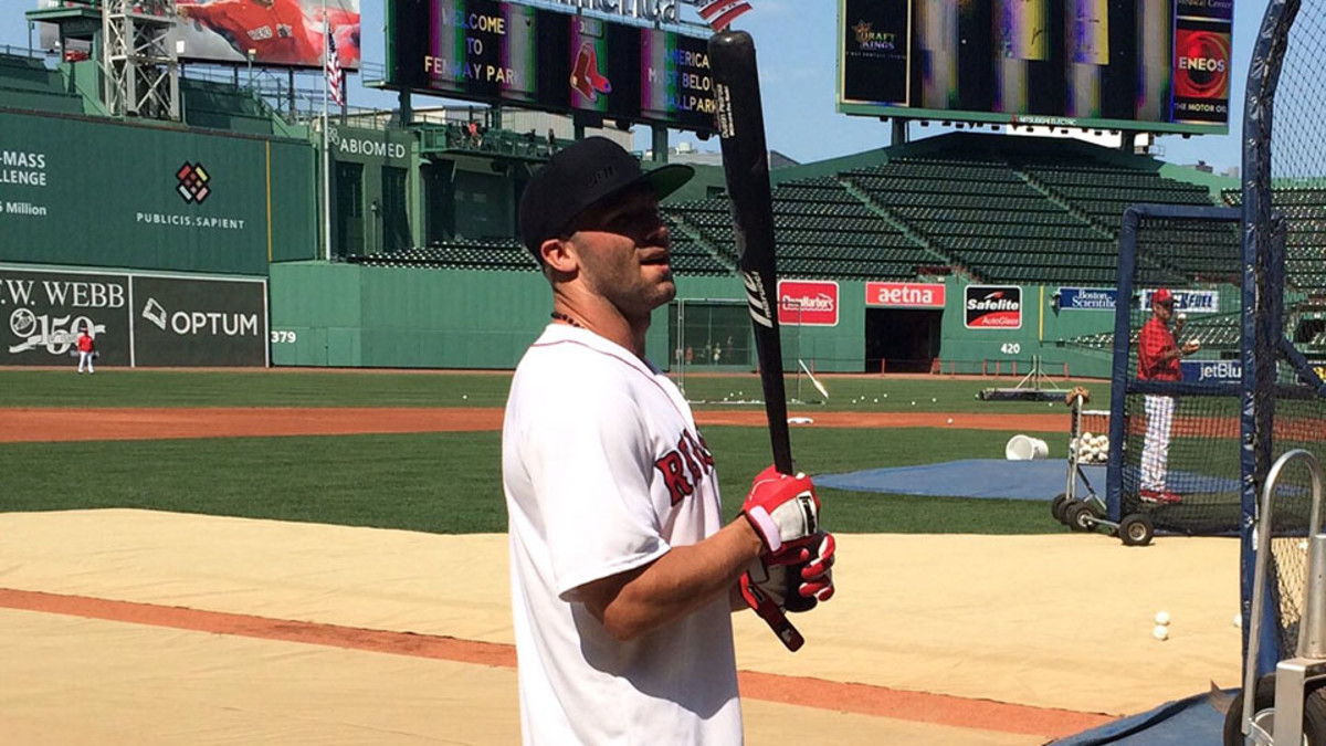 GoLocalProv  VIDEO: Patriots' Edelman Wears Bruins Jersey at Practice