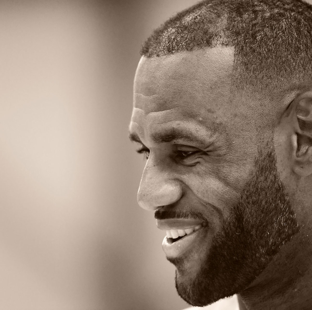 LeBron-James-SI457_TK1_0080.jpg